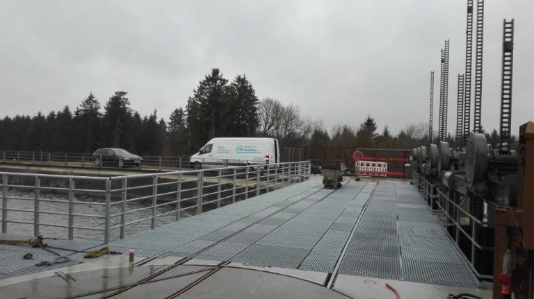 Brücke über Isarkanal SVM Uppenborn 2016 (2)