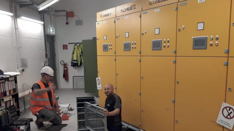 Metallbau_Hahn_Plexiglas_60x45_SendlingerTor NP